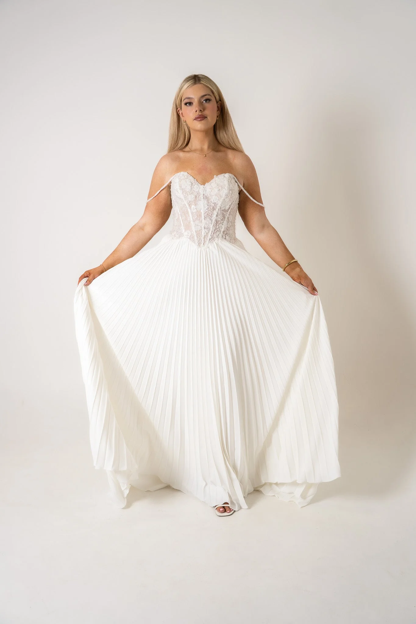 Christina - Image 10