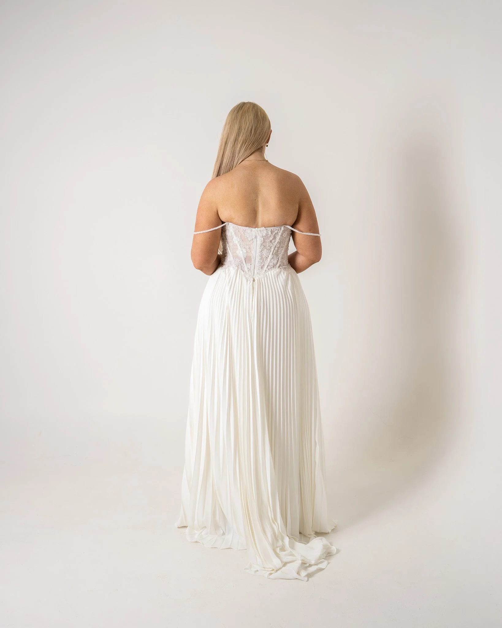 Christina - Image 12