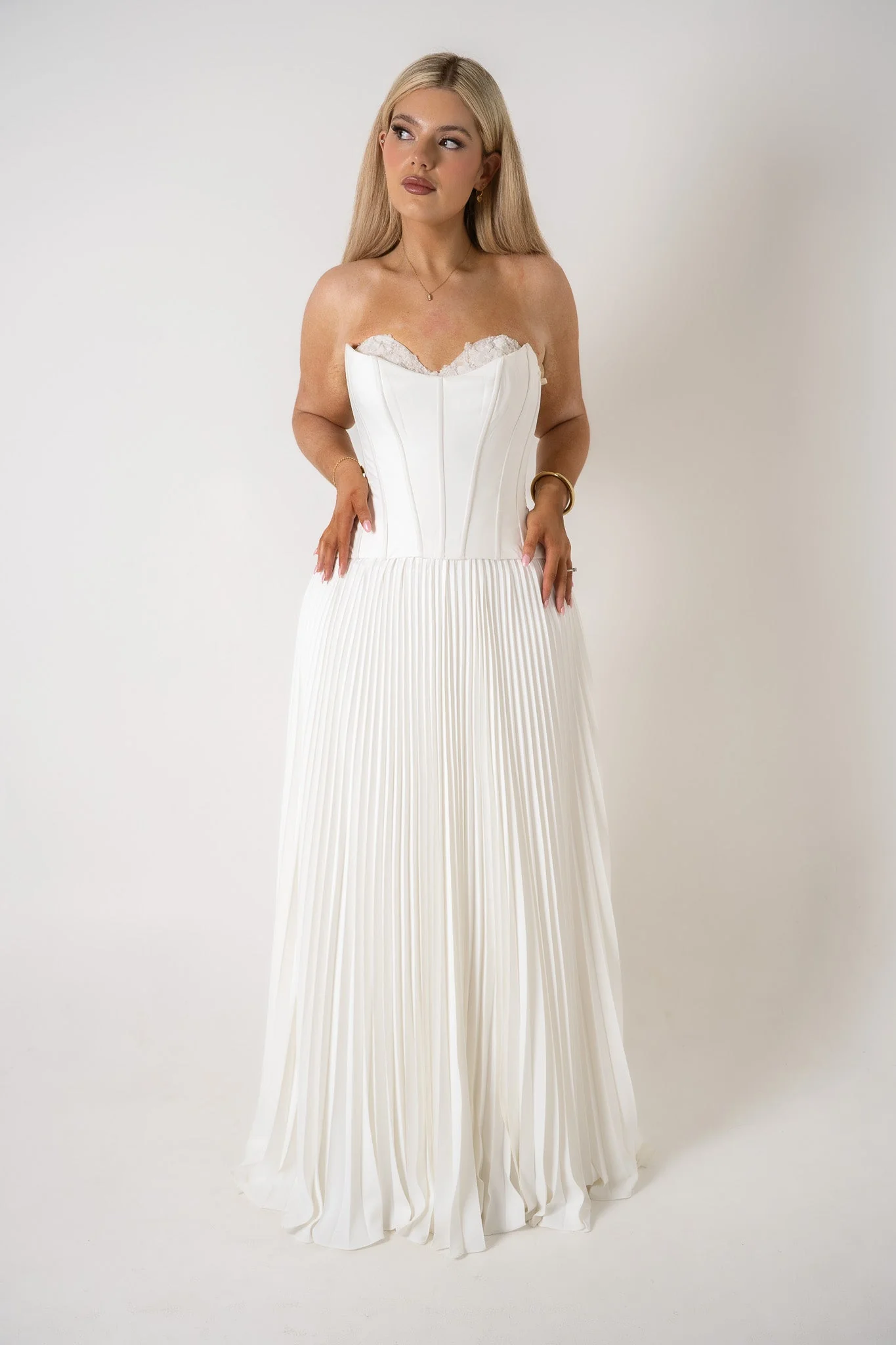 Christina - Image 13
