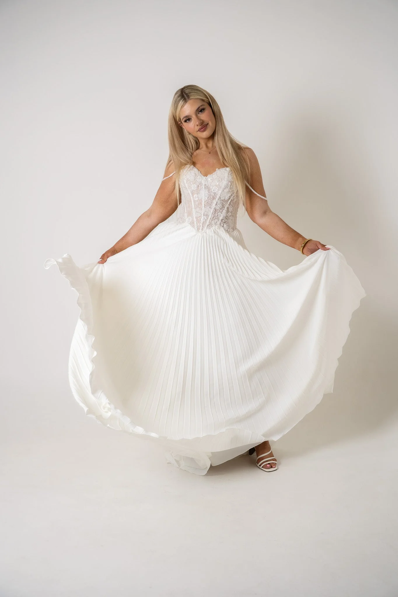 Christina - Image 6