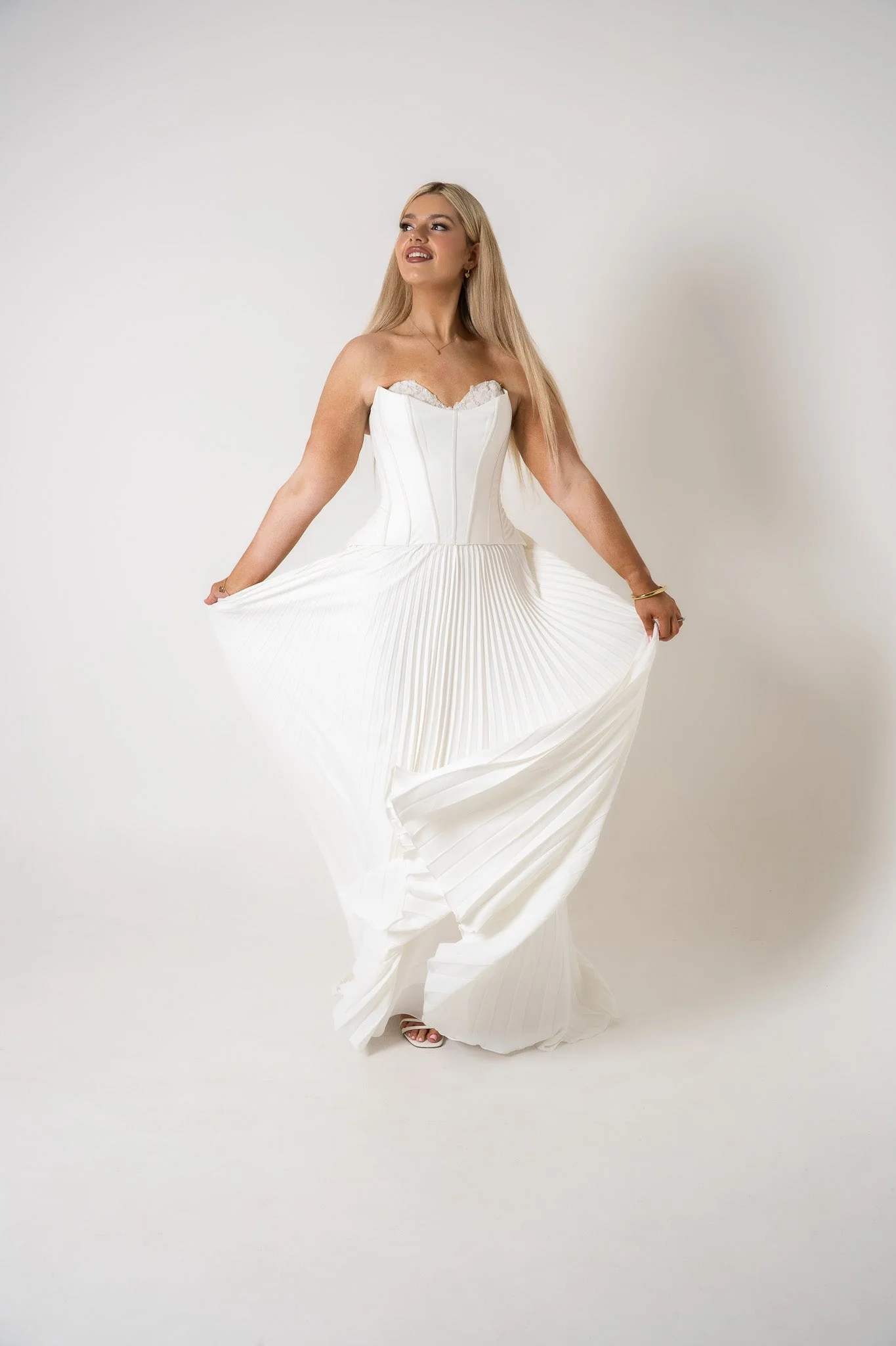 Christina - Image 7
