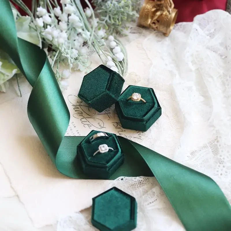 Gwendolyn Double Ring Box - Image 11