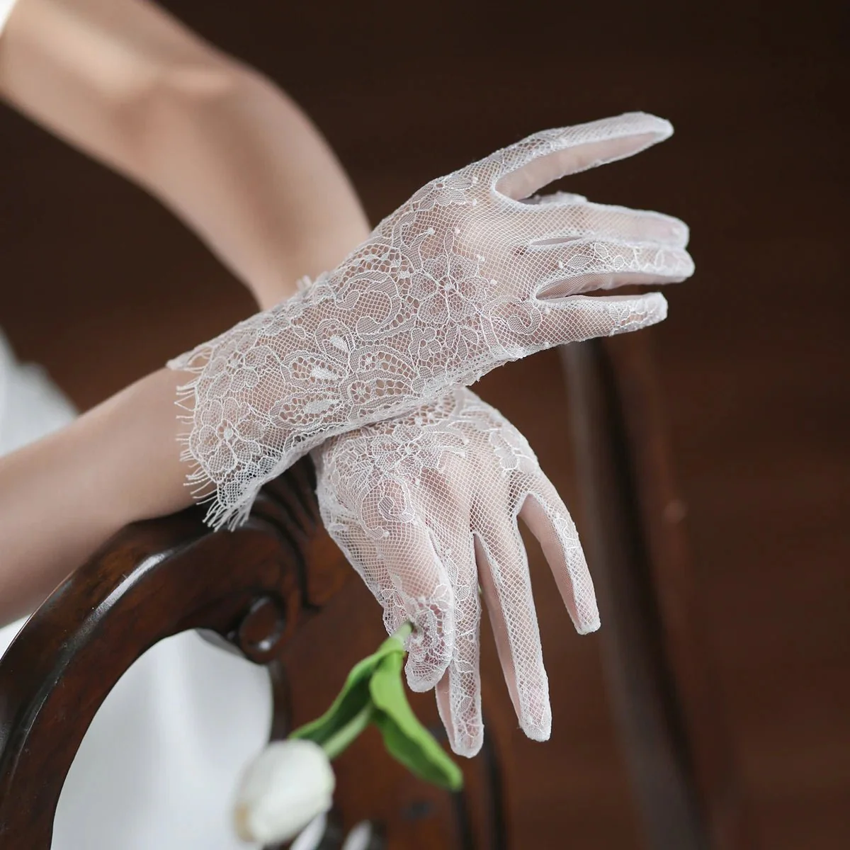 Lucine | Wrist Length Lace Gloves