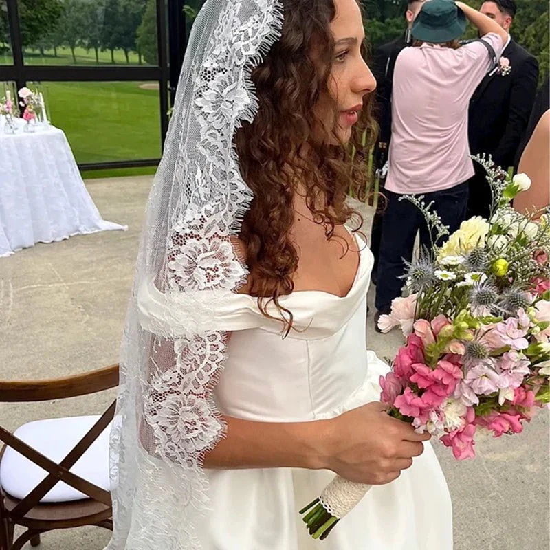 Renata | Mantilla Lace Veil - Image 4