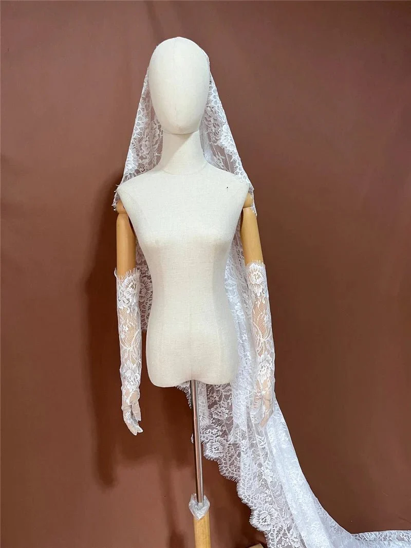 Renata | Mantilla Lace Veil - Image 7